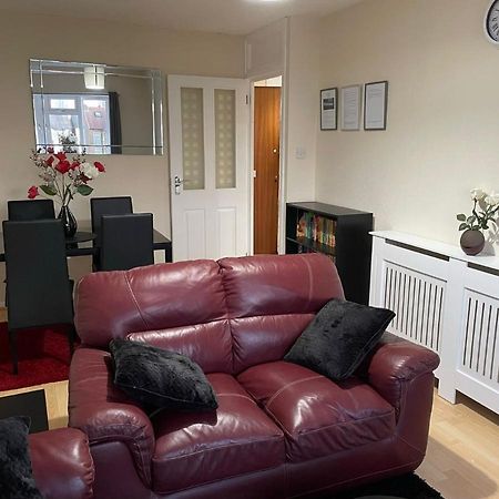 Nnk Air Bnb Enfield Kültér fotó