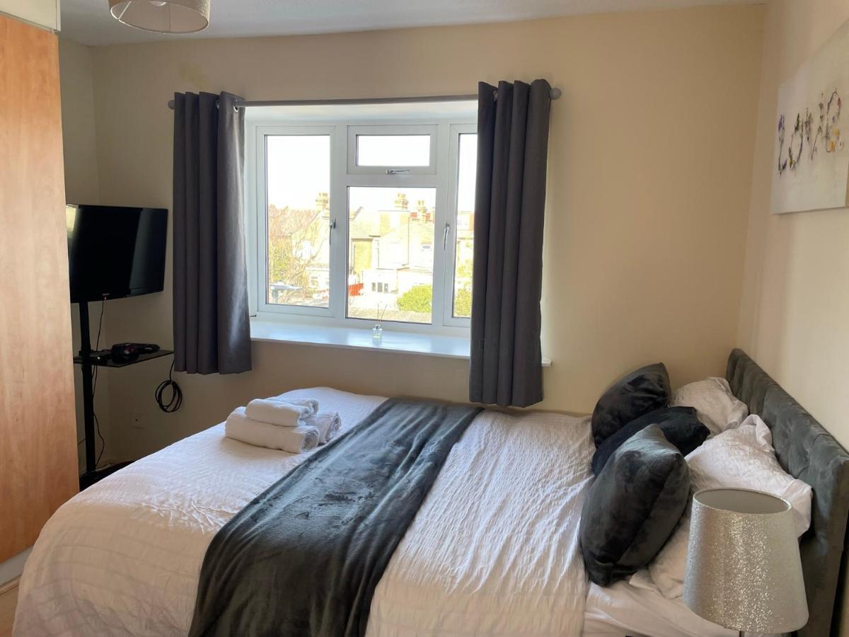 Nnk Air Bnb Enfield Kültér fotó